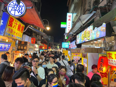 普發6000＋疫情解封！台北商圈大復活　捷運出站人次暴增