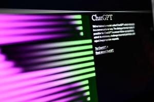 別想利用ChatGPT偷懶了！歐盟出手擬規範「AI生成」標示