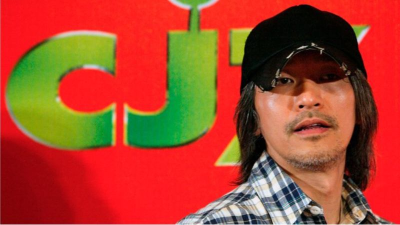 周星馳曝新片開拍！曬《少林女足》超厚劇本　徵演員「越多越好」