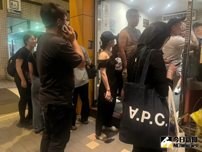 直擊／北市剛宣布放颱風假！KTV門市外爆人潮　官網秒跳「1公告」