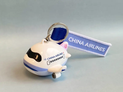 華航3D飛機造型一卡通即日開賣！模擬「航行燈」、嗶卡會發光