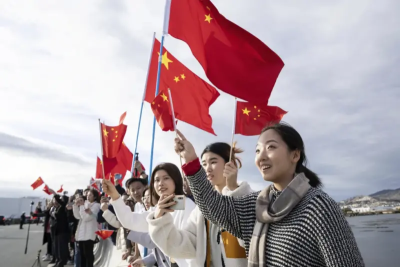 拜習會前舊金山街頭五星旗飄揚！共和黨眾議員諷刺：還以為在北京