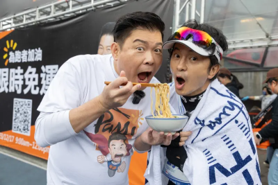 唐從聖4刷台北馬拉松撞寒流　急奔曾國城懷抱激擁取暖