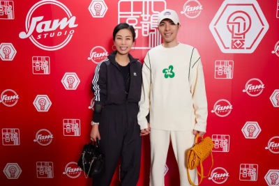 蕭敬騰緊牽愛妻Summer春酒同歡！豪灑百萬抽獎慰勞員工　