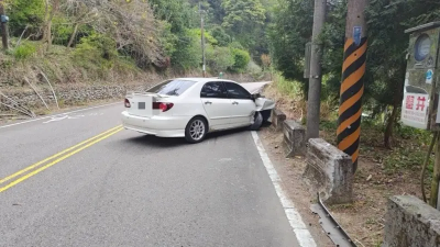 赴醫院回診出意外！苗慄女駕車失控撞護欄　9旬老父親傷重不治