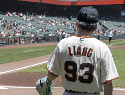 梁見後穿「93號」球衣受邀MLB巨人隊開球！與黃仁勳同背號原因曝