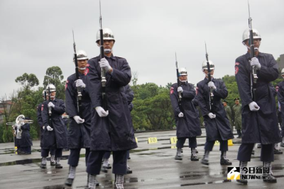三軍儀隊撤出中正紀念堂銅像大廳　國防部：持續執行升降旗勤務