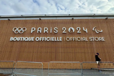 奧運直擊／紀念品旗艦店開箱！300坪、千種商品逛到爽　瘋搶2小物