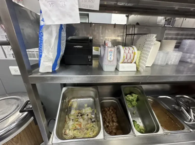「梁社漢排骨」便當喫到白色異物！業者：衛生紙與菜色相近