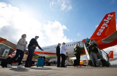 班機起飛前驚傳爆炸聲響！乘客急疏散撤離　竟是電子煙爆炸釀禍