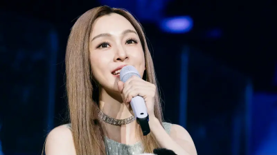 範瑋琪唱〈我愛你中國〉下跪謝粉「陸網不領情」！黑人發聲護愛妻
