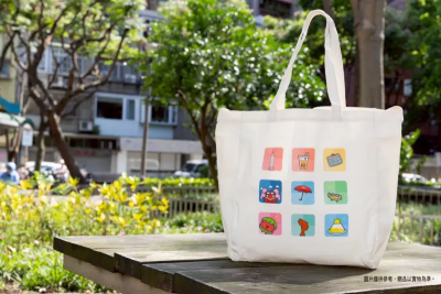 38萬股東快看！新光金紀念品亮相　「斜背兩用帆布袋」滿滿台灣味