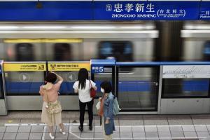 iPhone嗶悠遊卡搭車快實現了？蘋果開放台灣NFC交易功能