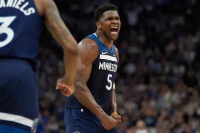 NBA／灰狼少主夢遊！罕見被主帥公開「洗臉」　綠軍傳奇拍手叫好