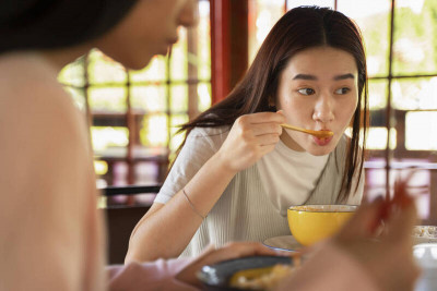 什麼時候喫更重要！ 學者：調整用餐時間穩血糖、提升代謝
