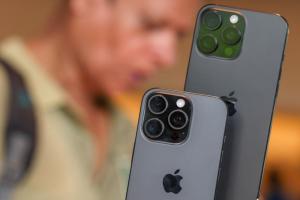 怕點名關稅惹怒川普？傳蘋果要替 iPhone 17 找新理由漲價
