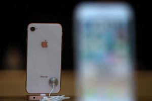 果粉哭！蘋果不再回收這款舊iPhone、官方二手價變零元