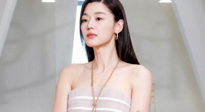 43歲全智賢狀態太狂！化身藍色美人魚大秀S曲線再現「千頌伊」強大氣場