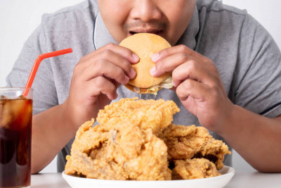肚子不餓卻狂喫小心壓力性暴食 醫列12問題自測