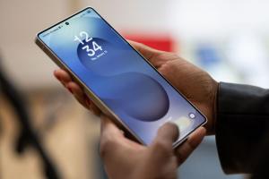 不是只有iPhone！這5款Android手機殺進全球最暢銷榜單