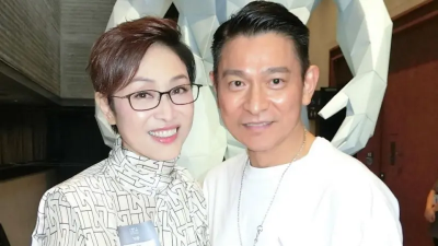 劉德華告白被拒！《賭俠》龍九58歲仍超美　手牽高齡父親近況曝