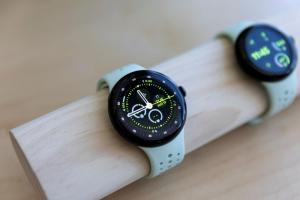 安卓智慧錶也跟上手機了！程式碼曝Wear OS 6導入智慧充電