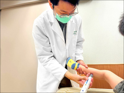 中西醫合治遲緩兒 無痛「雷射針灸」活化腦部