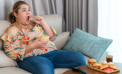減重方法錯誤恐憂鬱上身 營養師：壓力易引發情緒性進食