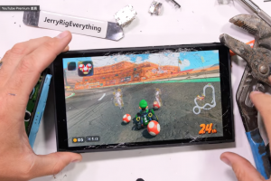 他實測猛敲 Switch 2 驚呼「幾乎無敵」！但官方這警告沒唬人