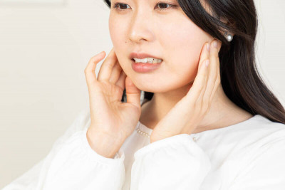 夜間磨牙不只牙齒磨損 醫：小心變國字臉