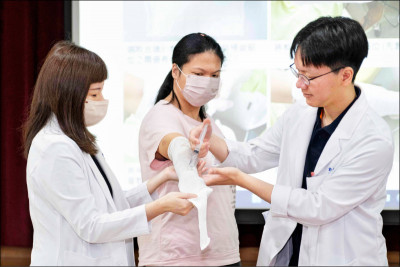 漂白水浴＋濕敷療法 異膚男童揮別搔癢