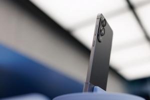 iPhone 17 Air挫著等！安卓超薄旗艦出師不利、傳賣不動大砍產量