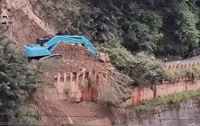 50遊客摸黑下山！八仙山遊樂區道路緊急搶通　園區持續休園