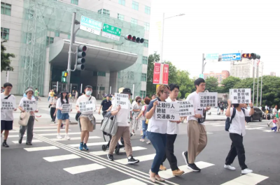 哀悼三峽車禍罹難者　白紙鶴行動選新北市倡導以人為本交通