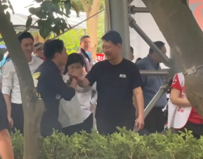 戰鬥藍反罷免！台下羅廷瑋手拉趙少康猛求「拜託啦」