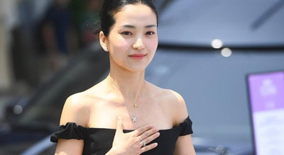 金泰梨全黑冷淡風造型首獻聲！脣上一抹「女神光」偽素顏也能自帶氣場