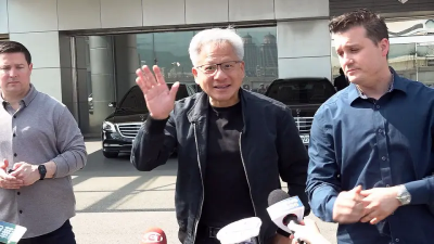 黃仁勳開始賣輝達持股！今年擬套現逾8億美元　董事也減碼
