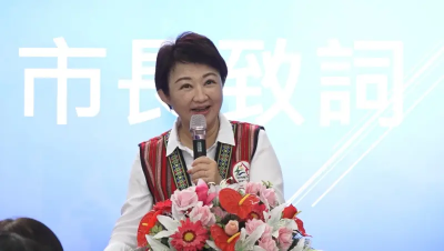 影／致詞時驚傳2聲槍響！盧秀燕反應全場笑翻　槍手竟然是他