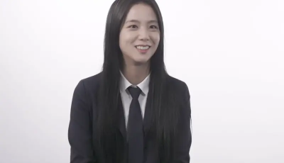 BLACKPINK Jisoo《全知讀者視角》變學生妹！30歲穿制服畫面香爆