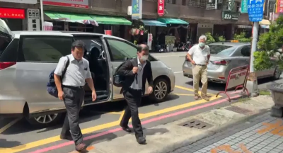 彭振聲聞噩耗趕抵高雄　先返家再奔殯儀館看愛妻