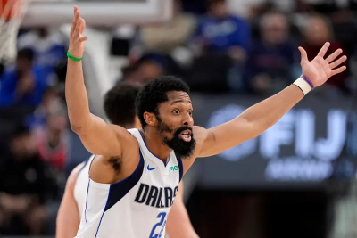 NBA／獨行俠即戰力後衛再 -1！Dinwiddie意外轉戰黃蜂與球哥聯手