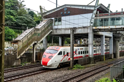 台鐵宣布這列車明天停駛1日！丹娜絲襲台　啟動一級應變機制