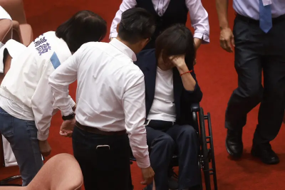726大罷免／呂玉玲昏倒仍硬撐！韓國瑜力挺讚她「使命必達」