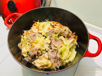 懶人無水料理！ 營養師教一鍋到底「高麗菜豬肉」