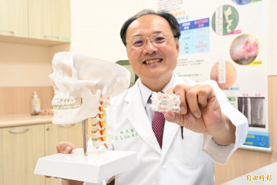 5旬老總頸椎間盤突出麻痛夜難眠 人工頸椎間盤手術助康復