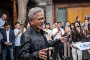 不是 iPhone！黃仁勳自曝最愛手機是它　與台灣連結超深