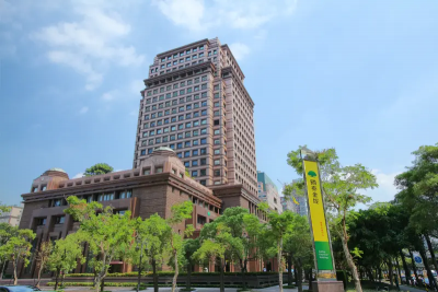 國泰高層異動！投信董座退休由李偉正接任　鄧崇儀掌銀行總座