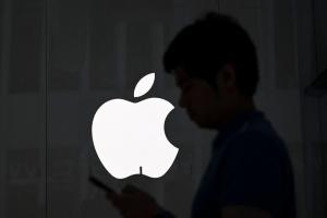 爆料iOS 26惹禍！蘋果怒告科技網紅竊機密、劇情神展開如間諜片