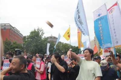 朝行政院丟飯碗！500人勞工集結　抗議行政院關稅「黑箱談判」