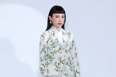 魏如萱「牽手小21歲Ian」看奈良美智展！戀情實錘粉絲傻：太喫驚